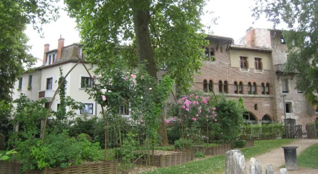 Апартаменты COEUR HISTORIQUE Appartement T3 dans bâtisse XVème