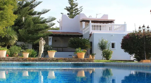 Коттедж Mansion in Ibiza With Pool Near Sandy Beach