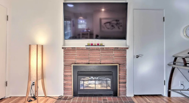 Couples Getaway in North End Boise - Walk to Dtwn, Забронировать Дом для отпуска Коттеджи Бойсе, рядом с St. Luke's Boise Medical Center, Коттедж