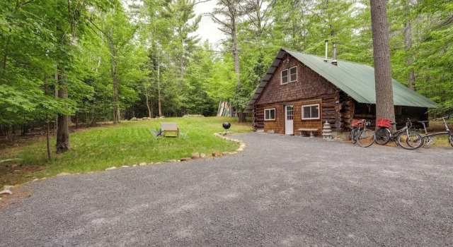 Коттедж Cozy Elizabethtown Cabin w/ Fire Pit