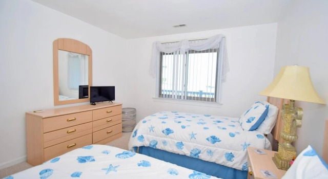 Harbour Club G7 2 Bedroom Condo by RedAwning