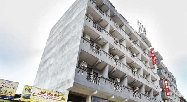OYO Flagship 30197 Noida Sector 43