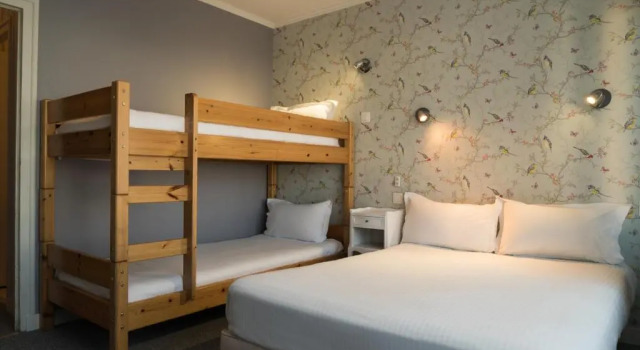 Четырёхместный номер Standard The Originals Boutique, Hôtel Spa Le Triton, Roscoff