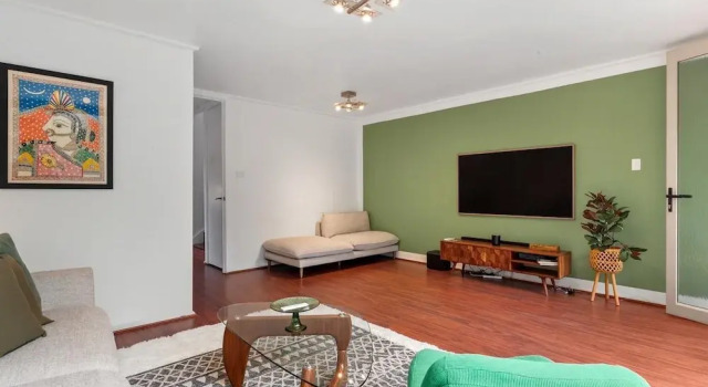 Апартаменты Spacious 3-bed Townhouse With Courtyard