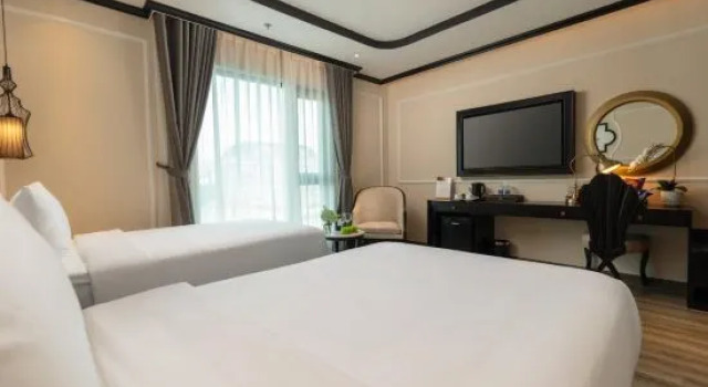 Номер Deluxe FTE Ba Dinh Hotel