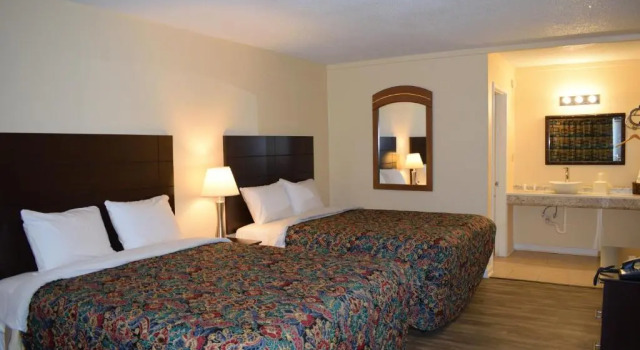 Люкс Deluxe Red Carpet Inn Battleboro