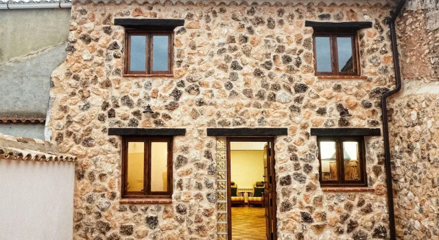 CASA RURAL EL TRANCO DEL LOBO, Забронировать Отель Отели Касас-де-Вес с парковкой, Парковка