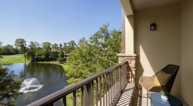 Четырёхместный номер Standard с балконом The Woodlands Resort, Curio Collection by Hilton