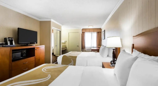 Четырёхместный номер Deluxe Quality Inn & Suites Los Angeles Airport - Stadium District