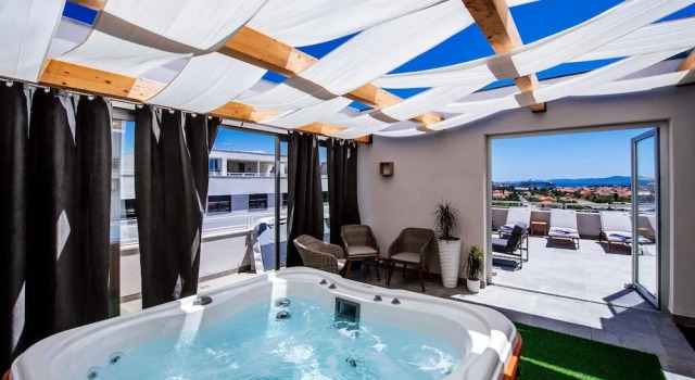 Апартаменты Penthouse Luxury Suite
