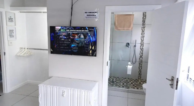 Номер Standard Close To Sea - Upstairs On-Suite Bedroom In Main House