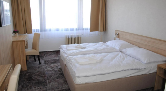 Hotel Labe, Rezerwuj Hotel Pardubice Kraj pardubicki