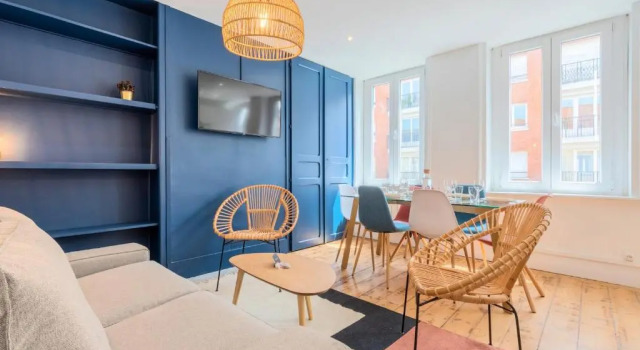 Апартаменты Bright 3-Bedroom 2-Bathroom Flat
