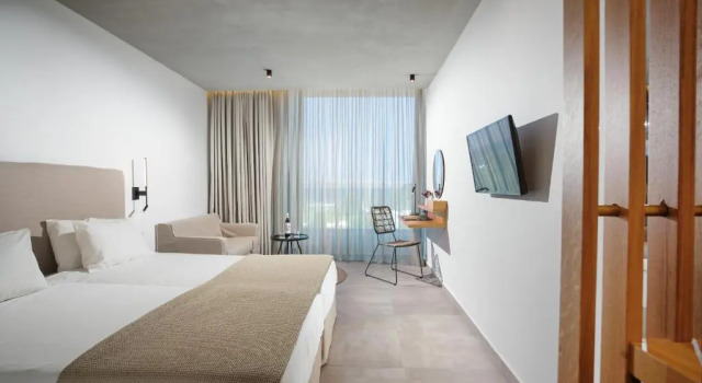 Трёхместный номер Standard Caravia Beach Hotel