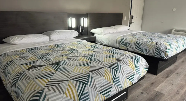 Четырёхместный люкс Deluxe Motel 6-Enfield, CT - Hartford
