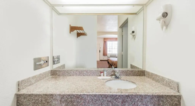 Люкс Americas Best Value Inn & Suites Fort Worth South