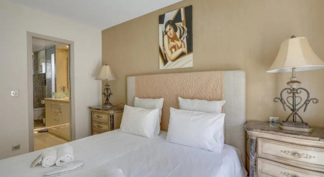 Luxurious Cosy 2 Bdrm Apartment Near Martinez by Olidesi