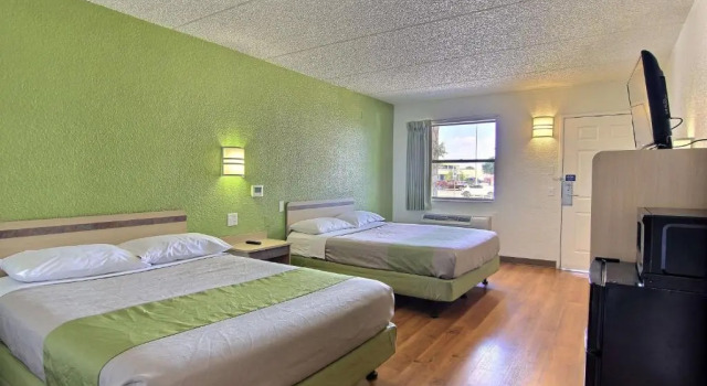 Четырёхместный номер Standard Motel 6 Austin, TX - Central Downtown UT
