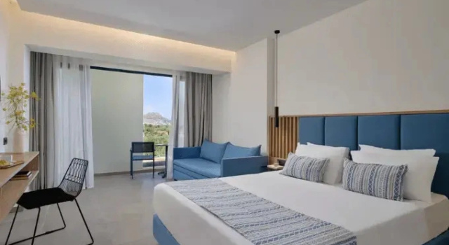 Полулюкс с балконом Blue Sea Holiday Village