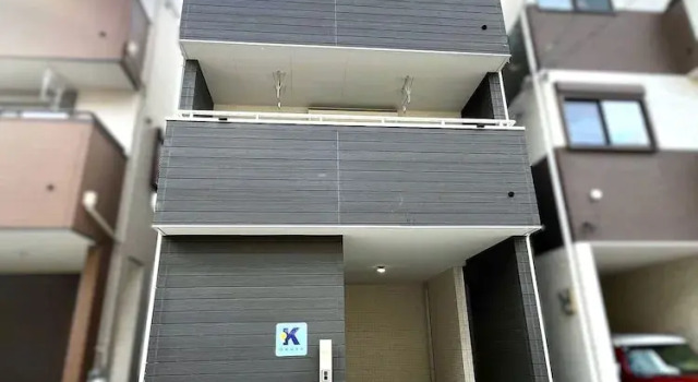 K House Namba, Забронировать Дом для отпуска Коттеджи Осаки, рядом с Liberty Osaka Museum, Коттедж