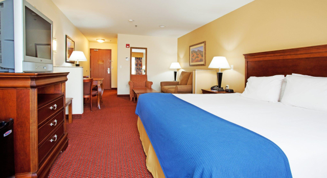 Номер Executive Holiday Inn Express Hotel & Suites Tooele by IHG