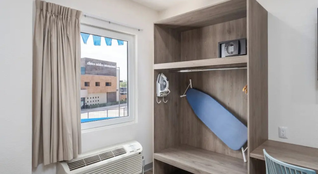 Люкс Hotel Mesaluna Short & Long Stay