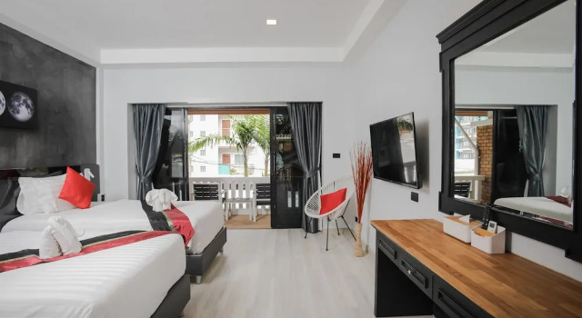Номер Superior с красивым видом из окна ETK Patong Resort