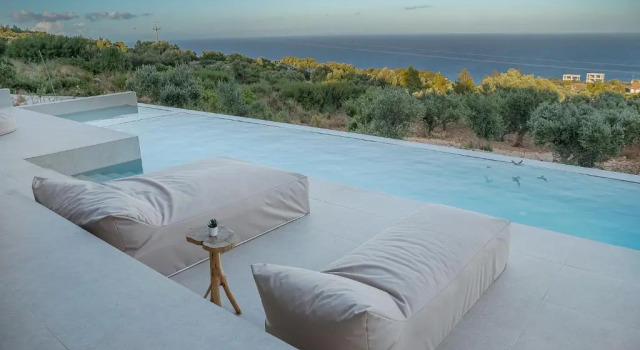 SUOLO di GIOIA Villa with magnificent sea view and infinity pool 18*4m, Забронировать Вилла Отели периферии Ионических островов с парковкой, Парковка