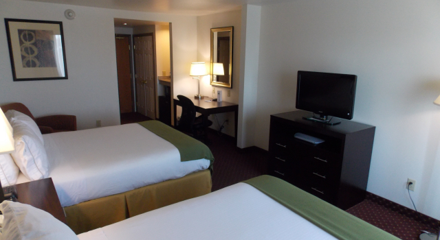 Holiday Inn Express Syracuse-Fairgrounds, Varaa Hotelli Hotellit New York State pysäköinnillä, Pysäköinti