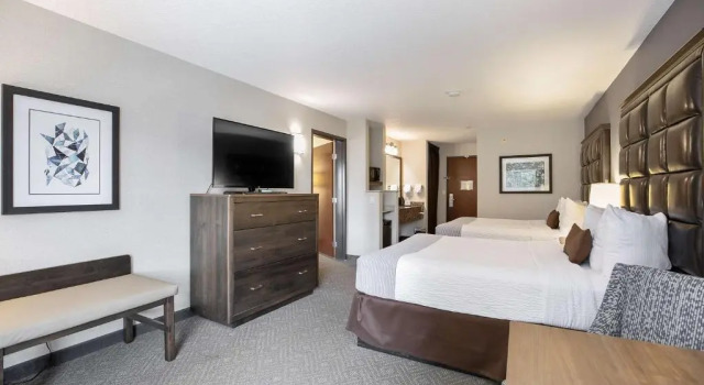 Двухместный люкс с 2 комнатами Best Western Plus Northwind Inn & Suites
