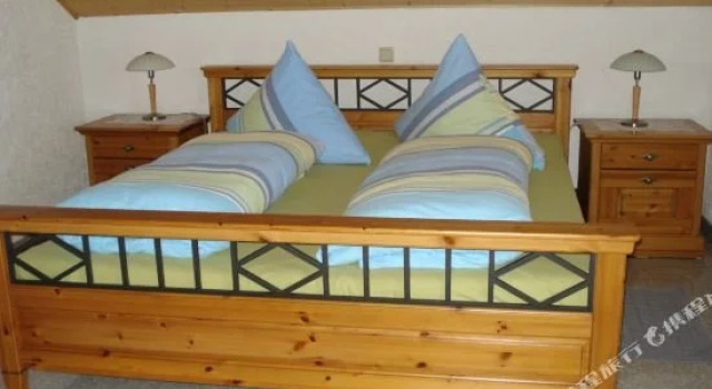 Struppshof, Boek Hotel Perl 