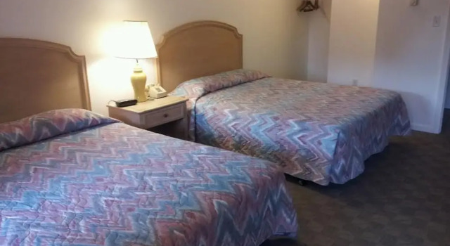 Четырёхместный номер Standard Tallwood Motel Wells