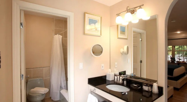 Четырёхместный номер Deluxe с балконом Pleasant Bay Village Resort