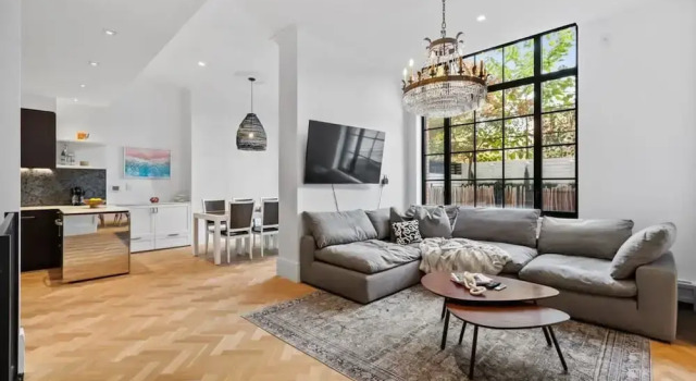 Clinton by Rovetravel 3BR Duplex w Backyard, Забронировать Апартаменты/квартира Апартаменты Нью-Йорка, рядом с Театр и галерея Abrons Art Center, Апартаменты/квартира