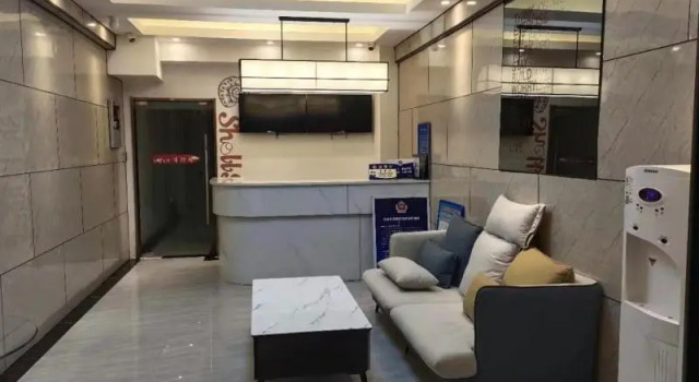 Shell Hotel Beijing Municipal Government New District Tuqiao Metro Station, Book Hotel Hoteller i Beijing Province med parkering, Parkering