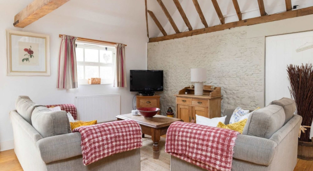 Wren Barn - Cosy 2-bed Converted Barn in Sidlesham, Забронировать Дом для отпуска Отели Исторического графства Суссекса с парковкой, Парковка