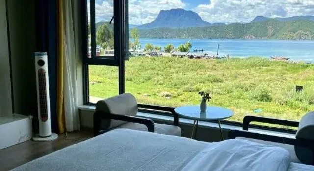 Люкс Lugu Lake Guantang Yixi Yishe Lake View Holiday Homestay