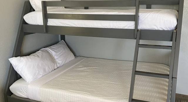 Люкс с красивым видом из окна AmericInn by Wyndham Aberdeen Event Center