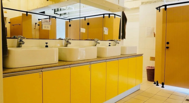 Кровать в общем номере с 6 комнатами Trip GG Hostel