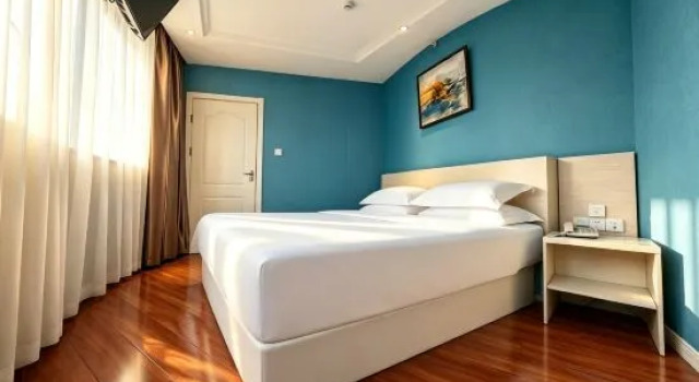 Четырёхместный семейный люкс с 2 комнатами Jintai Commerce Hotel