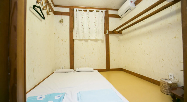 Bukchonmaru Hanok Guesthouse, Забронировать Отель Отели Сеула с завтраком, рядом с Станция метро Jongno 3-ga Station, Завтраки
