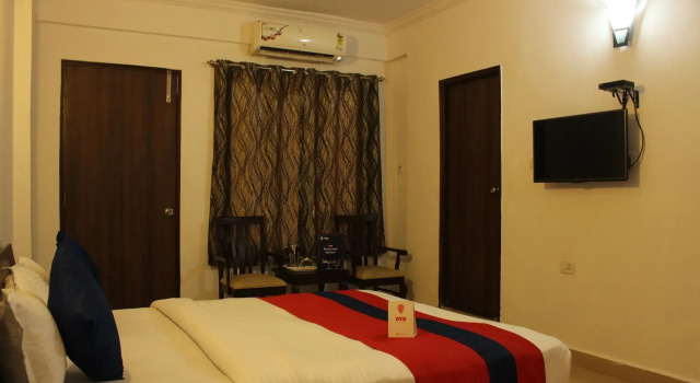 OYO 832 near Calangute KFC, Prenota Hotel Calangute 