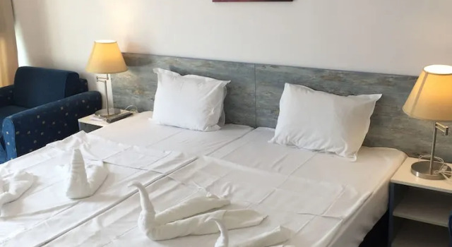 Трёхместный номер Standard с балконом Sunny Beach Family Resort