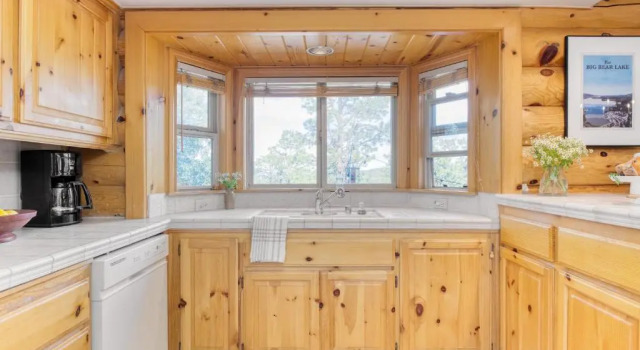 Tanglewood by AvantStay 10mins to Bear Mountain Contemporary Hillside Cabin, Забронировать Дом для отпуска Биг-Бэр-Лейк San Bernardino Mountains