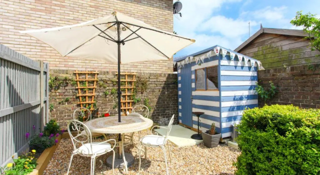 Sea Salt Cottage - Mins to beach & shops Dog Friendly, Varaa Lomakoti Mökit kohteessa Merseyside, Mökki