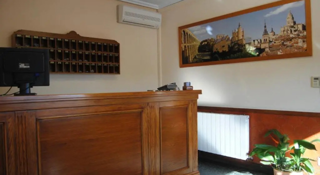 Hostal El Mirador, Забронировать Отель Ла-Ластрилья Сеговия, рядом с Монастырь Санта-Крус-ла-Реал