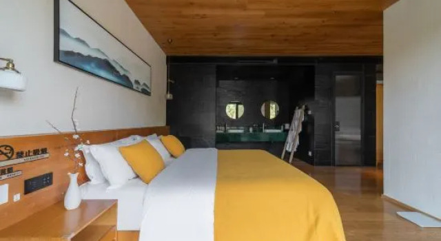 Четырёхместный семейный люкс с видом на озеро Anji Wild Luxury Vacation Villa by Wuli Lake