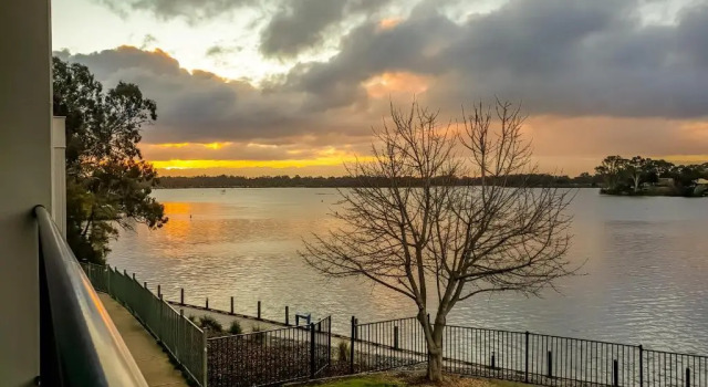 Номер Standard с видом на озеро Nagambie Waterfront Motel