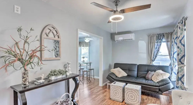 Cozy Warsaw Cottage: Walk to Drake Harbor!, Réserver Hôtel Warsaw Missouri