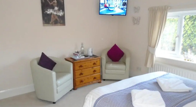Двухместный номер Standard Trumbles Gatwick B&B, Peaceful Stay with Parking & Easy Airport Access